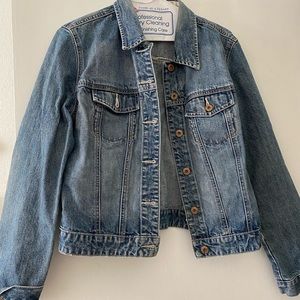 Lightly used GAP jean jacket.